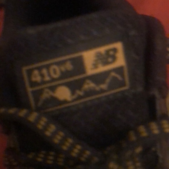 New balance tennis shoes - Picture 2 of 3